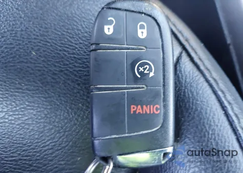 2018 Jeep Compass Latitude 4X4 z USA, uszkodzony, nr VIN 3C4NJDBB9JT314999